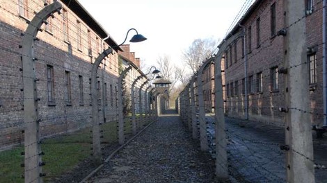 Umrl še zadnji osvoboditelj Auschwitza