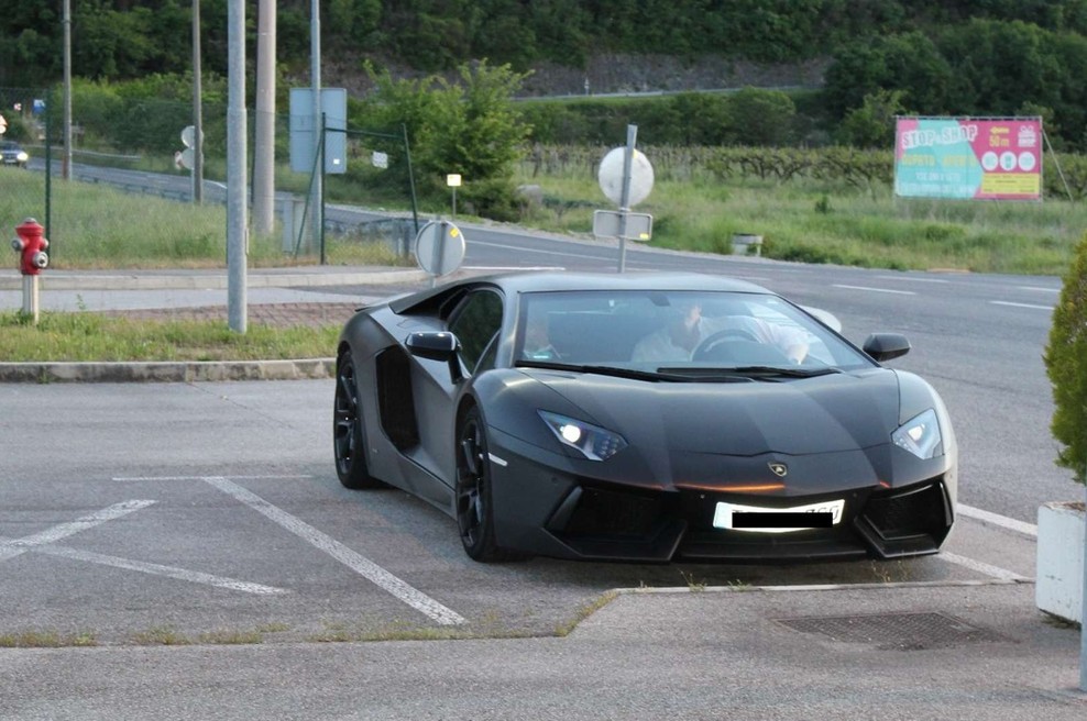 Na mejnem prehodu Dragonja zasegli 270.000 evrov vredno vozilo Lamborghini (foto: PU Koper)