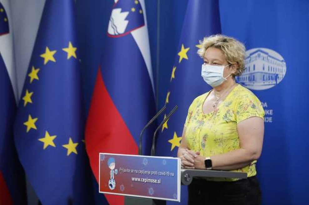 Logarjeva: Sprostitev vseh ukrepov bo možna, ko bo Slovenija v zeleni fazi po evropskem semaforju (foto: Anže Malovrh/STA)