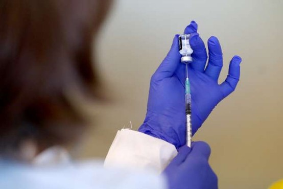 ECDC opozarja: ''Samo cepljenje ne bo dovolj za zaustavitev omikrona''