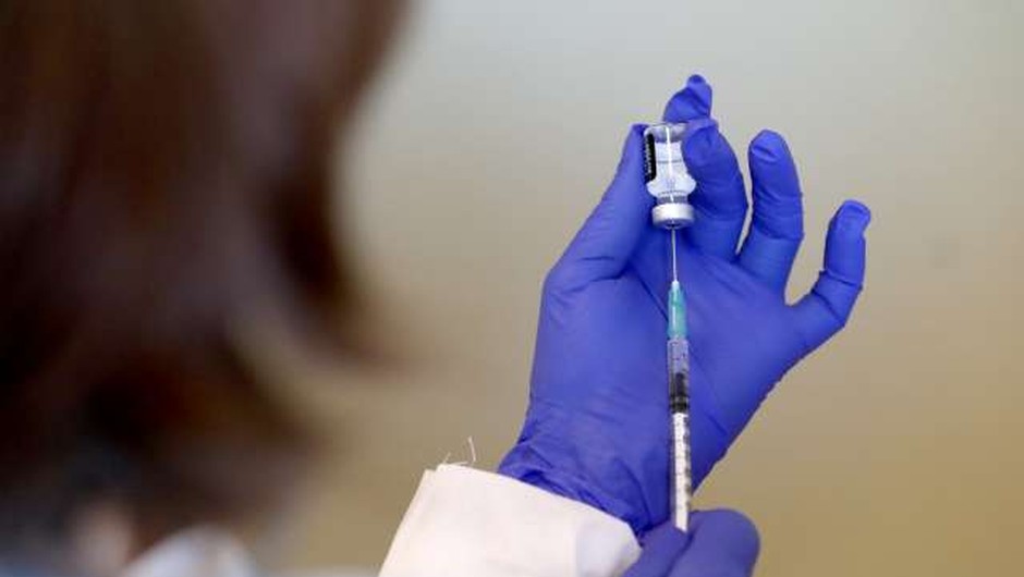 
                            Slovenija začasno ustavlja cepljenje s cepivom Janssen (foto: Xinhua/STA)