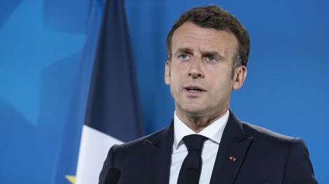 Putin Macronu sporočil, da bo Rusija nadaljevala vojno v Ukrajini