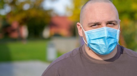 Delež pozitivnih PCR testov je v ponedeljek znašal 7,2 odstotka