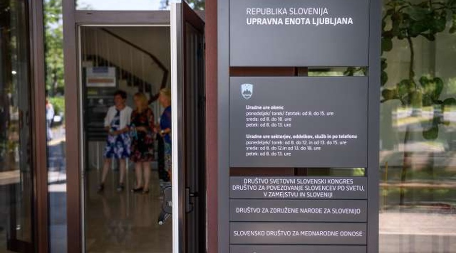 Nič več čakanja na okencih: ta informacija vas bo razveselila (foto: Nebojša Tejić/STA)