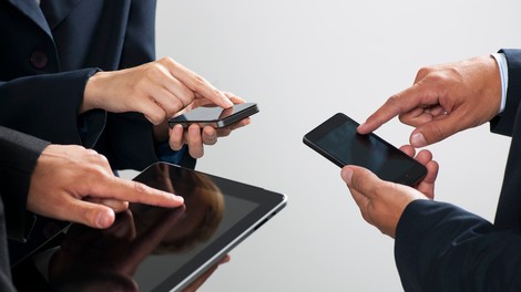 Polovica sodelujočih v raziskavi zaskrbljenih zaradi digitalne izmenjave osebnih informacij