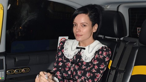Lily Allen z odrskih desk o predstavi: Briljantna raziskava duhov, ki nas lovijo
