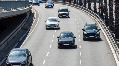 Polovica delovno aktivnih v Sloveniji dela izven občine stalnega prebivališča