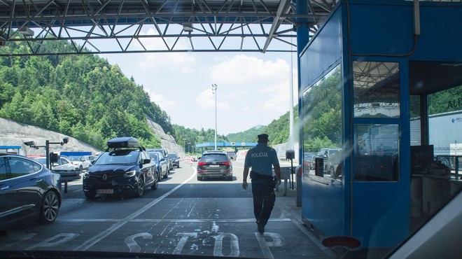 Zaradi zgoščenega prometa na mejnih prehodih s Hrvaško nastajajo kolone (foto: profimedia)