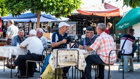 V Severni Makedoniji prvič po desetih mesecih covid-19 ni zahteval življenj