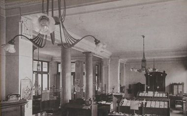 Secesijska notranjost Mestne hranilnice ljubljanske iz leta 1905