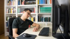 Zakaj se v elektronskih sporočilih bolj RAZJEZIMO (in kaj ve znanost povedati o tem)