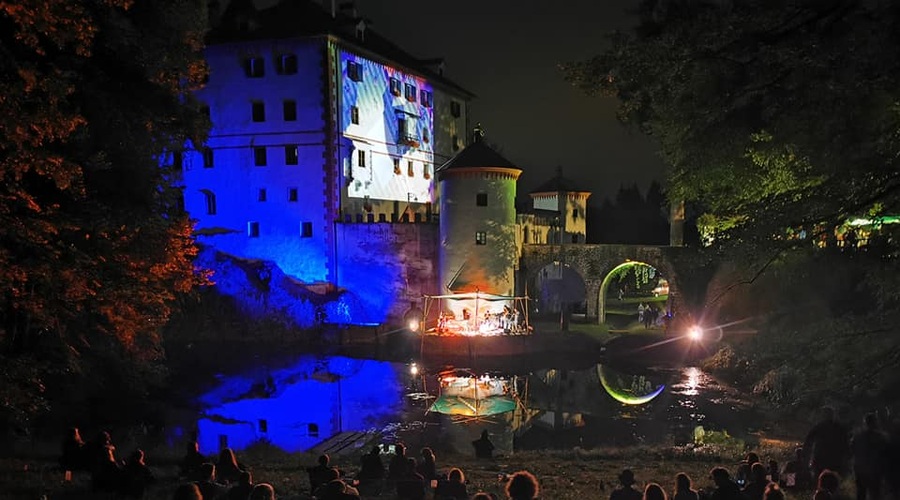 Plavajoči grad 2021: mednarodni festival od 22. do 25. julija na Gradu Snežnik (foto: Matija Solce, Nives Pišek in Lea Topolovec)