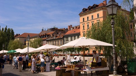 V četrtek v Sloveniji potrdili 88 okužb s koronavirusom, umrla dva covidna bolnika