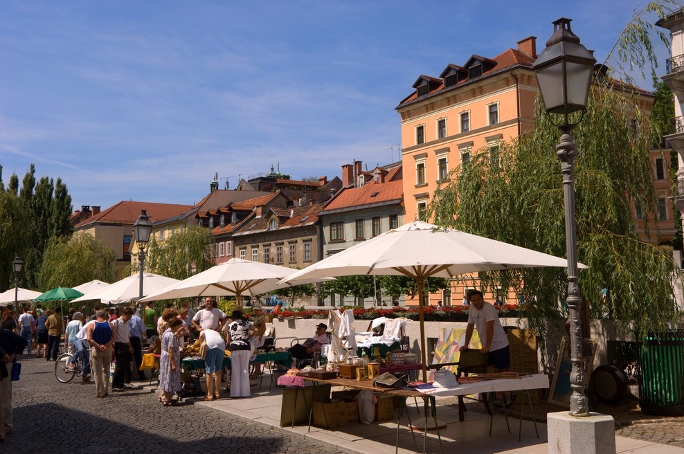 V četrtek v Sloveniji potrdili 88 okužb s koronavirusom, umrla dva covidna bolnika (foto: profimedia)