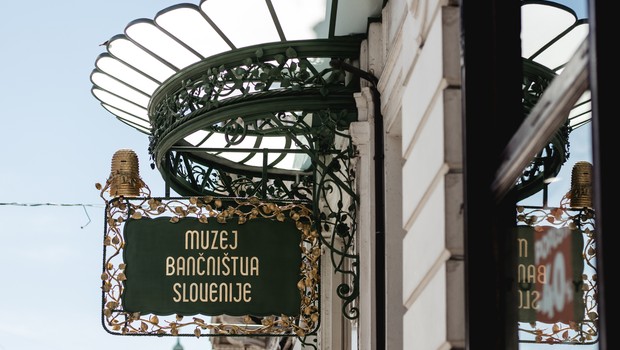 
                            Bankarium, Muzej bančništva Slovenije, bo svoja vrata odprl v nekdanji bančni dvorani Mestne hranilnice ljubljanske na Čopovi ulici v Ljubljani. (foto: Iztok Lazar)