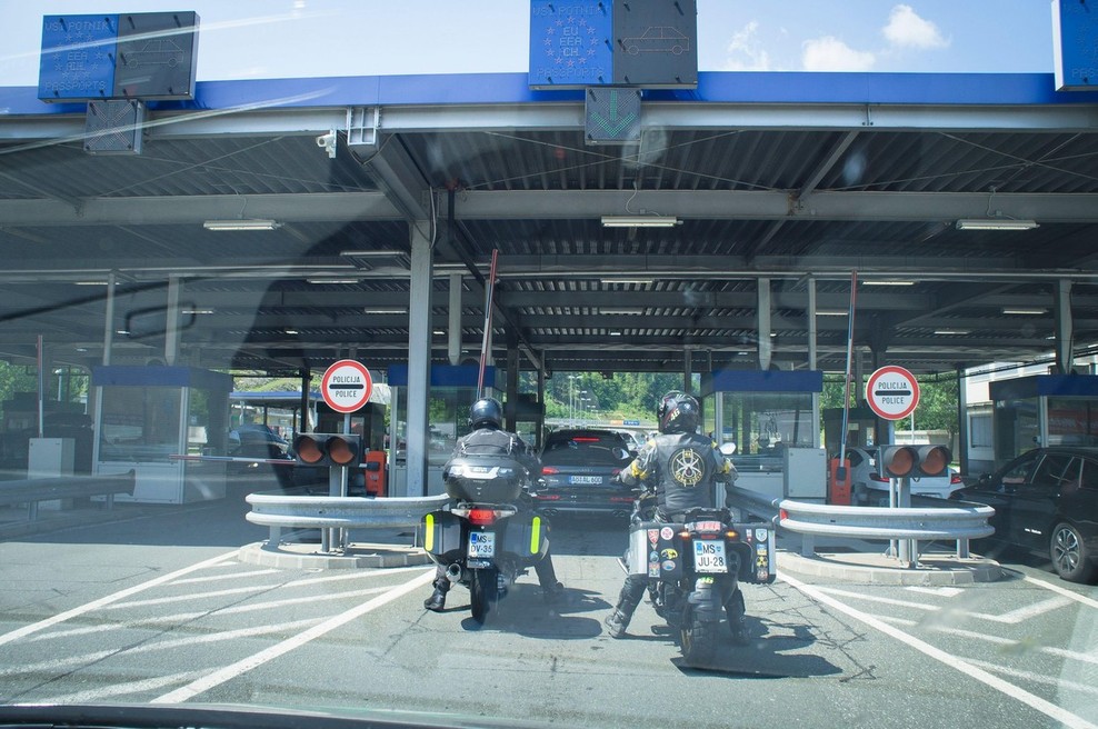 Veljati so začeli novi pogoji za vstop v Slovenijo (foto: profimedia)