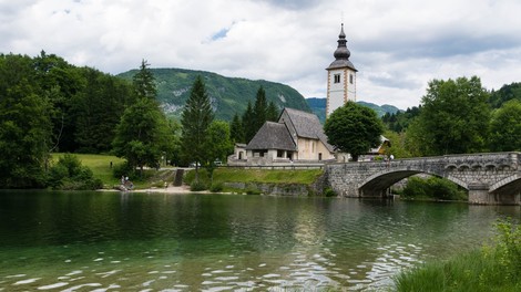 Največja med številnimi slovenskimi jezeri so ledeniškega izvora