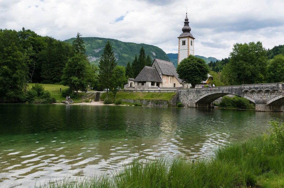 Največja med številnimi slovenskimi jezeri so ledeniškega izvora (foto: profimedia)
