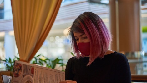 Dnevne okužbe v Sloveniji so v soboto padle na 2,5 odstotka testiranih