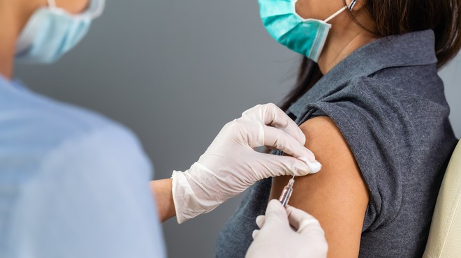 Cepiva je v Sloveniji več kot prijavljenih, od danes je tako mogoče izbirati med štirimi proizvajalci (foto: Shutterstock)