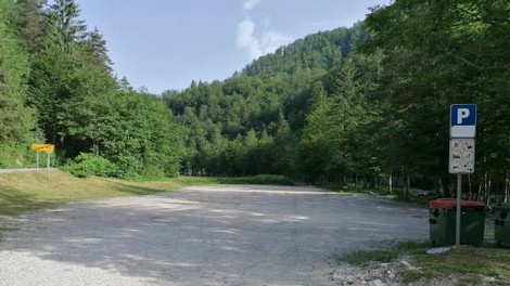 Kopališče v Idrijski Beli v poletno sezono s parkirnino in brezplačnim avtobusom ob koncih tedna