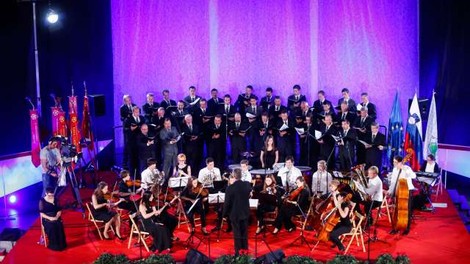 Zborovsko petje je v Sloveniji najbolj množična ljubiteljska kulturno-umetniška dejavnost