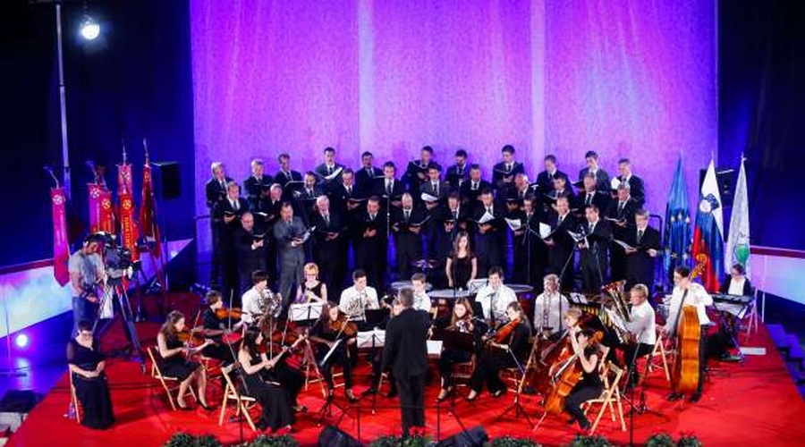 Zborovsko petje je v Sloveniji najbolj množična ljubiteljska kulturno-umetniška dejavnost (foto: Anže Malovrh/STA)