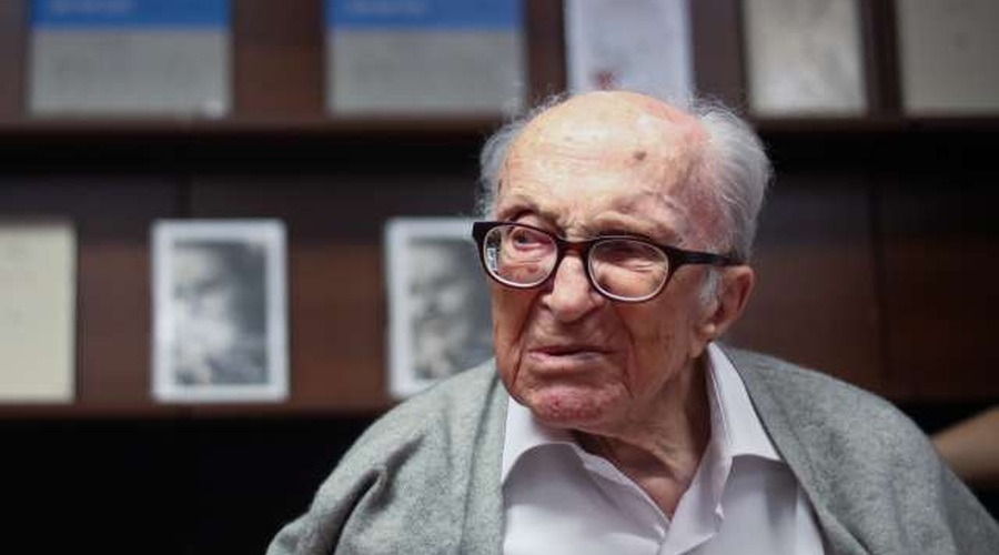 "Boris Pahor, to je čudež, človek, ki ima 107 let, daje politične izjave  ..." (foto: Anže Malovrh/STA)