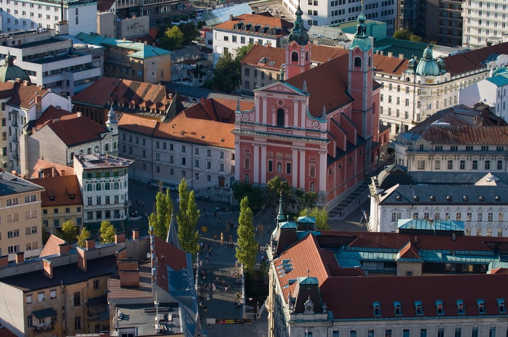 Zaskrbljenih zaradi epidemije najmanj do zdaj, visoko zadovoljstvo z organizacijo cepljenja (foto: Profimedia)