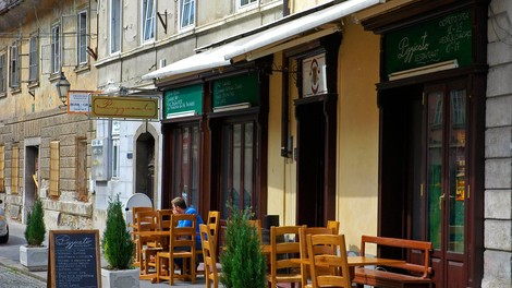 Vlada s ponedeljkom dodatno sprošča opravljanje dejavnosti
