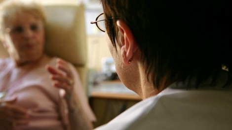 Covid pacienti po akutni fazi zdravljenja v bolnišnici potrebujejo pomoč kliničnih psihologov