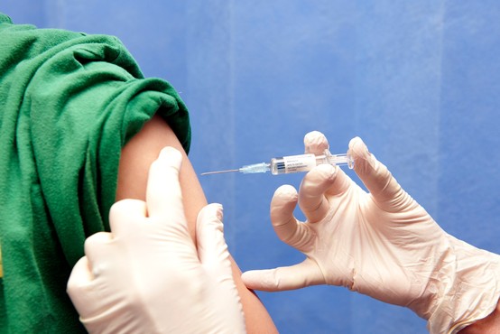 Trend normalizacije razmer se ustavlja, cepljenih ali z namero za cepljenje nekaj nad 60 odstotkov vprašanih