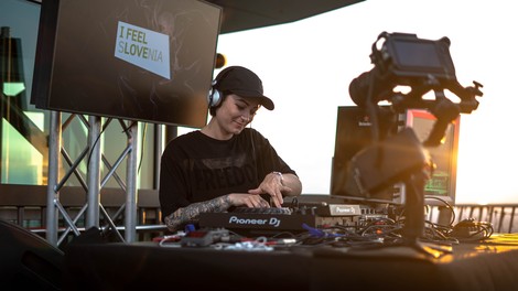 Tea Vučkovič zamajala razgledni stolp Vinarium