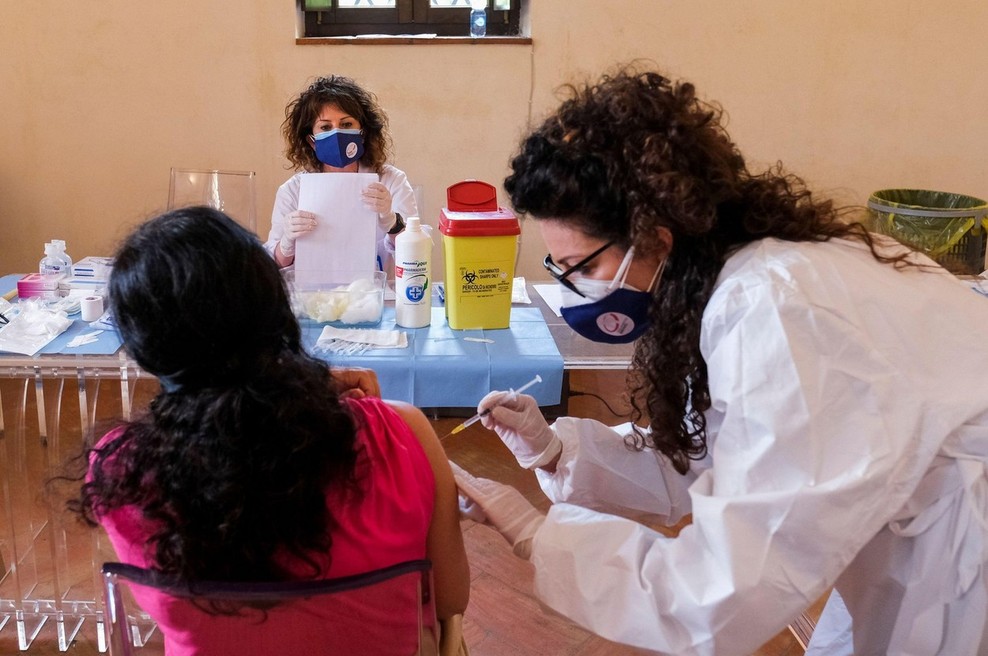 Italijanske medicinske sestre sprožile postopek za odpravo obveznega cepljenja (foto: profimedia)