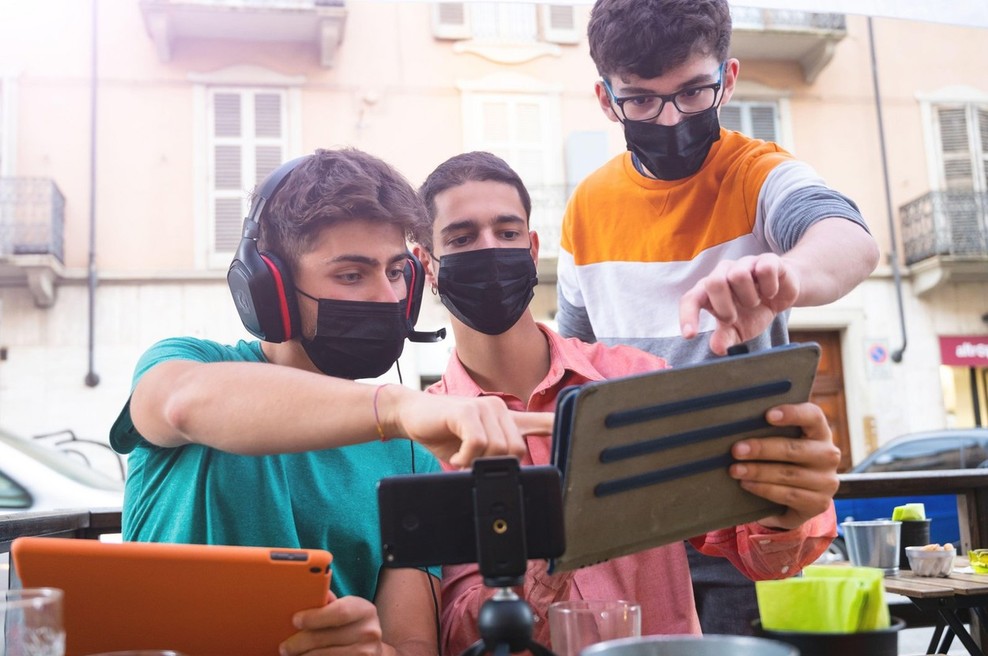 Generacija Z na na prvo mesto postavlja osebne odnose in vrednote (foto: profimedia)