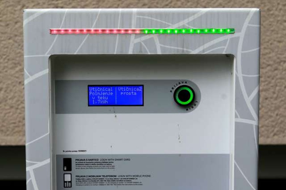 Daimler, Traton in Volvo v postavitev 1700 polnilnic za električna vozila (foto: Daniel Novakovič/STA)