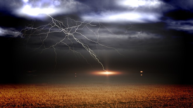5 stvari, ki jih lahko naredimo, ko se v nevihti znajdemo v dosegu strel (foto: profimedia)