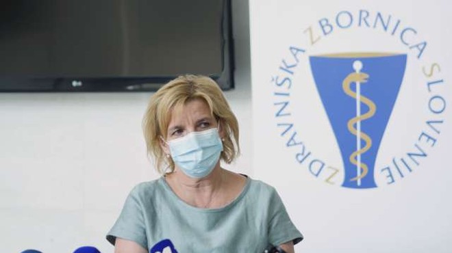 Beovićeva: Stroka mora stati za tem, da se vsi ljudje cepijo proti covidu-19 (foto: Aleš Osvald/STA)