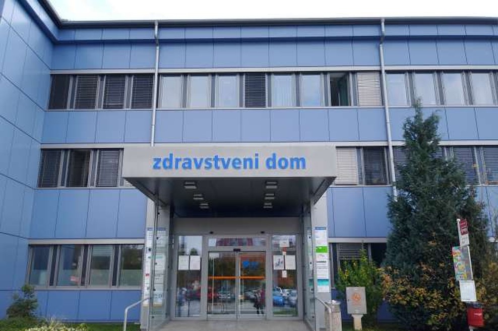 Letošnji splošni dogovor za zdravstvene domove predvideva pogodbeno kazen za neupravičeno odklonitev bolnika (foto: Eva Horvat/STA)