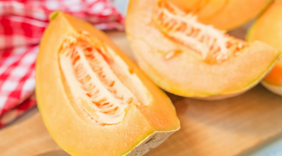Japonska: Melone za 20.000 evrov kot luksuzno darilo (foto: Profimedia)