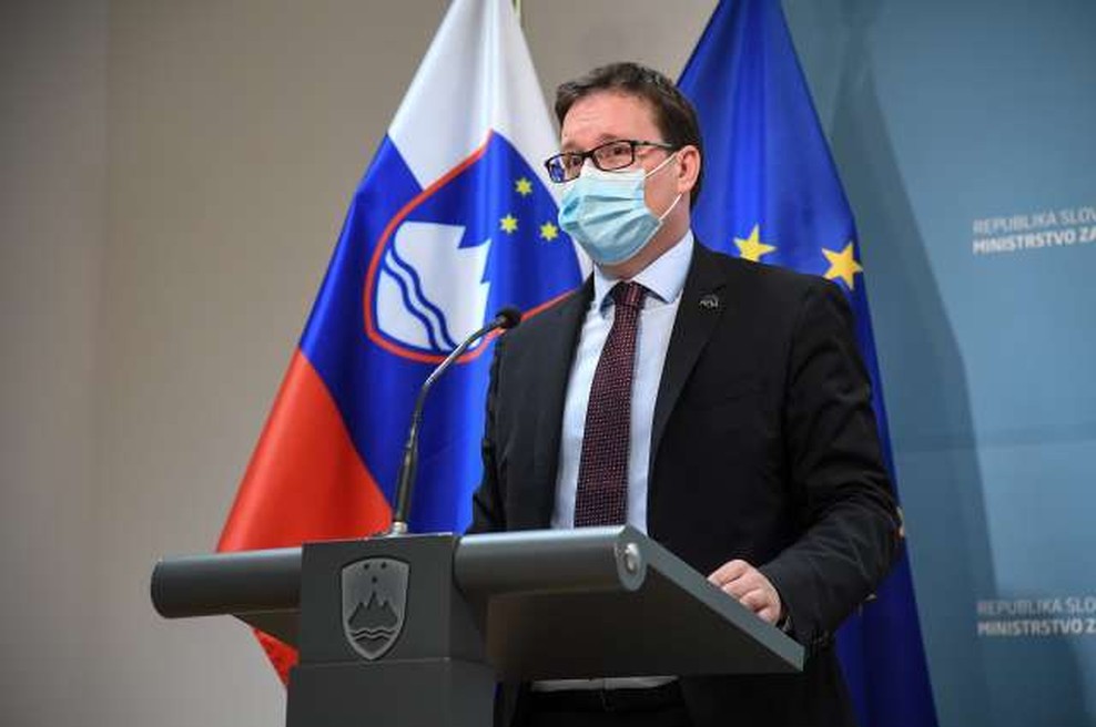 S prihodnjim letom začetek izdaje elektronskih osebnih izkaznic z biometričnimi podatki (foto: Nebojša Tejić/STA)