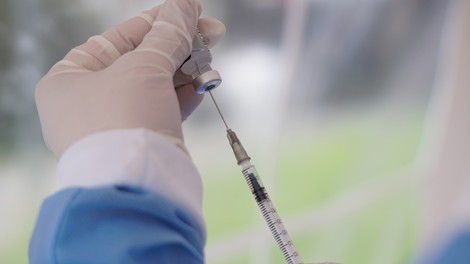 Ameriški zdravstveni regulatorji proti tretjemu odmerku Pfizerjevega cepiva