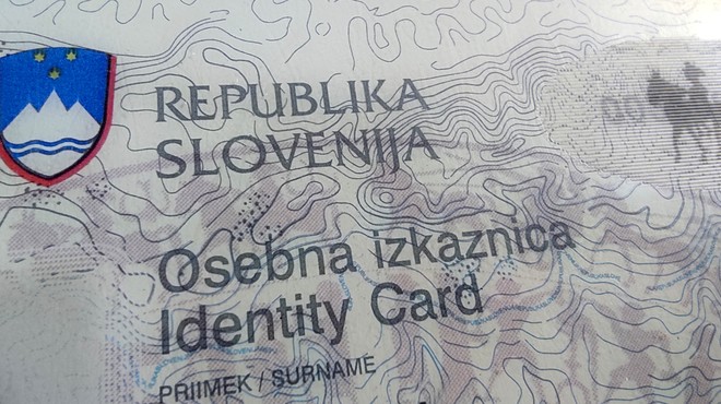 Pretečene osebne izkaznice bo mogoče v Sloveniji uporabljati do 27. marca (foto: Srdjan Živulovič/Bobo)