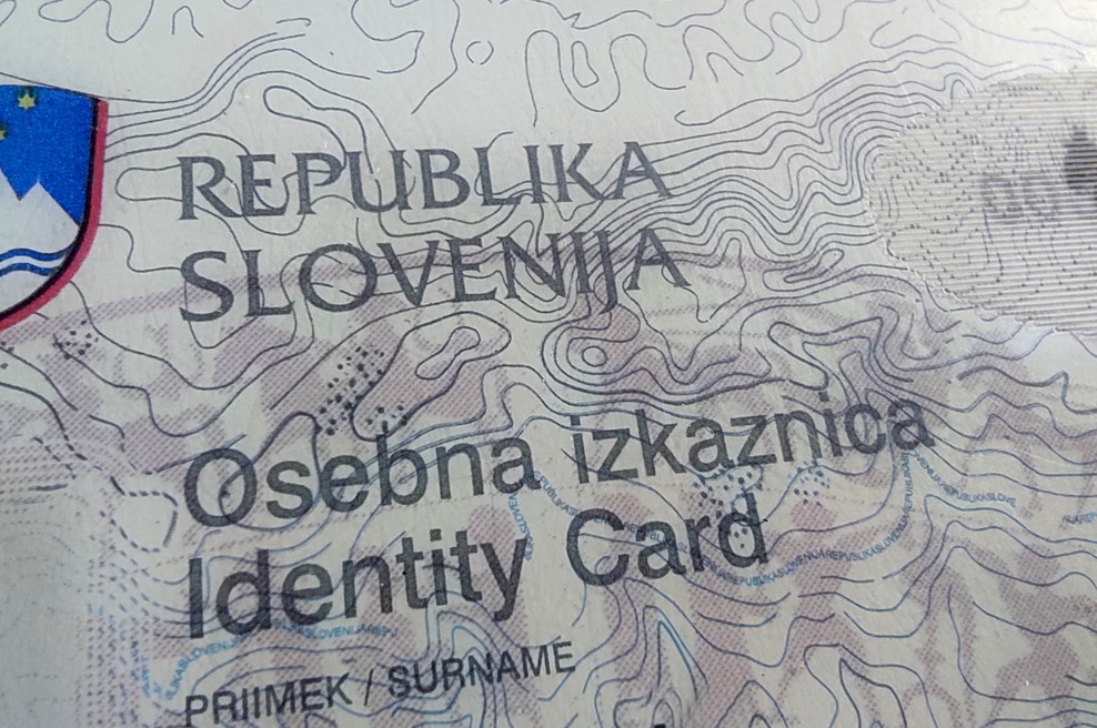 Pretečene osebne izkaznice bo mogoče v Sloveniji uporabljati do 27. marca (foto: Srdjan Živulovič/Bobo)