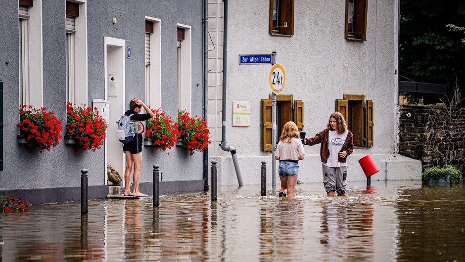 
                            Poplave v Nemčiji in Belgiji vzele več kot 100 življenj, veliko je pogrešanih (foto: profimedia)