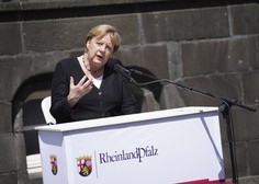 Angela Merkel: Nemščina skorajda nima besed, ki bi opisale razdejanje po poplavah