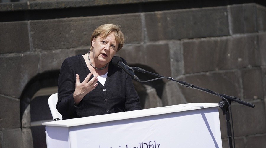 Angela Merkel: Nemščina skorajda nima besed, ki bi opisale razdejanje po poplavah (foto: profimedia)