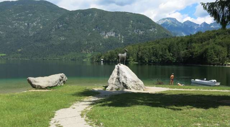 V Sloveniji ima status kopalne vode več kot 40 lokacij (foto: Tinkara Zupan/STA)