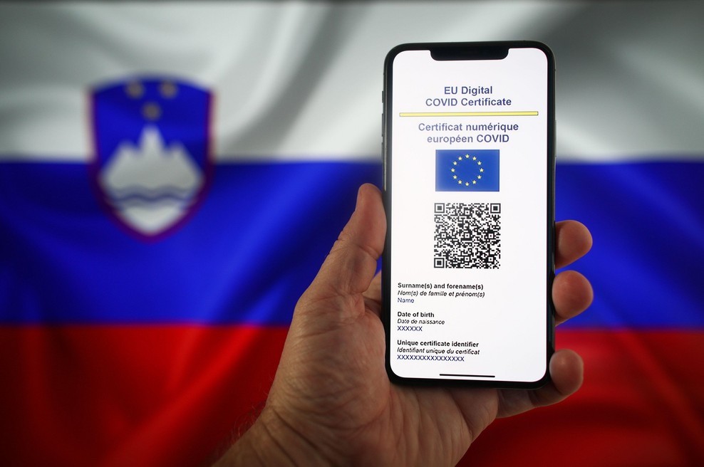 Dostop do digitalnega covidnega potrdila tudi prek mobilne aplikacije (foto: Profimedia)