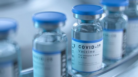 Na zdravniški zbornici poudarjajo, da cepiva proti covidu-19 niso eksperimentalna